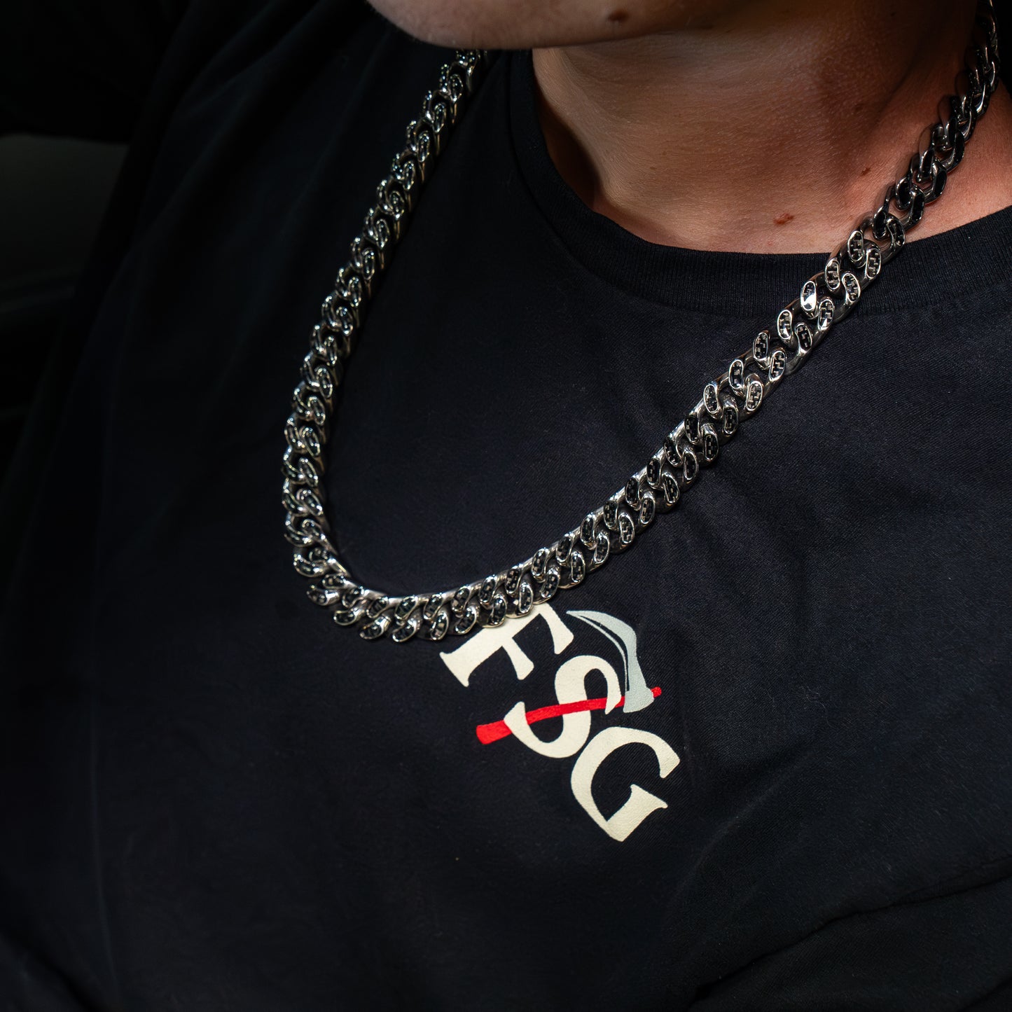 Stainless Steel Cuban Link Chain Necklace With Carbon Fiber